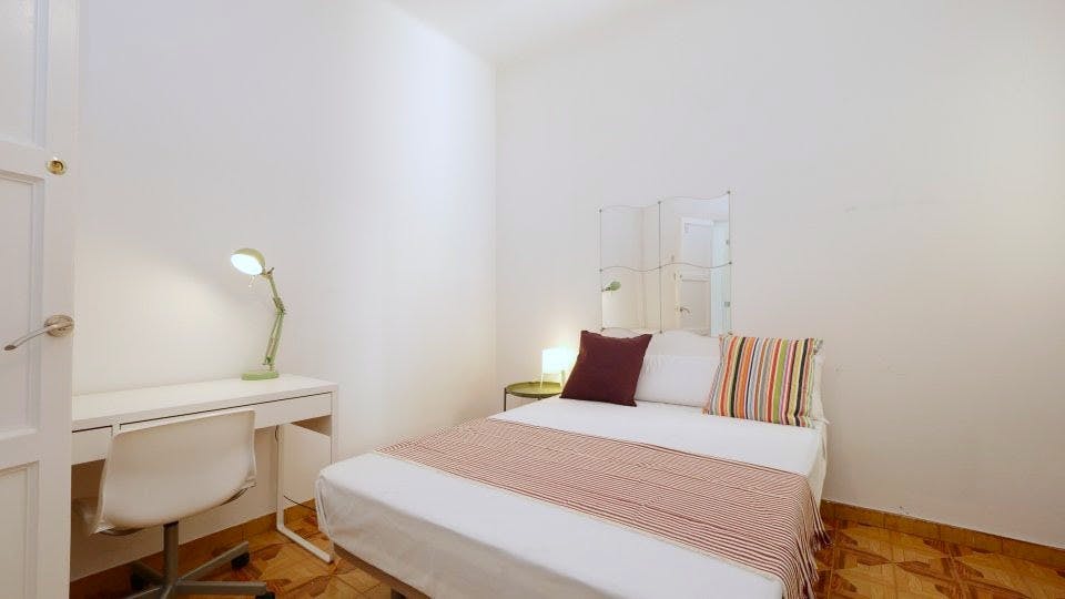 Private room for rent for €670 per month in Barcelona, Carrer Gran de Gràcia