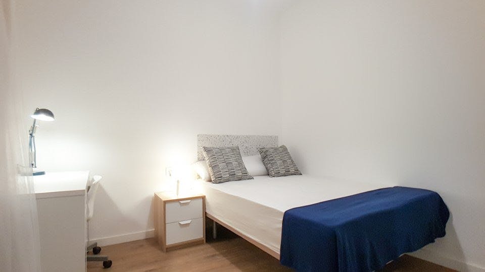 Private room for rent for €650 per month in Barcelona, Gran Via de les Corts Catalanes