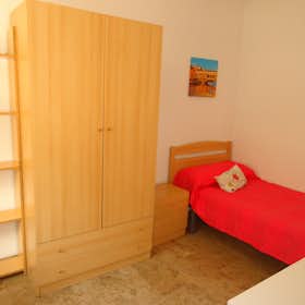 Private room for rent for €235 per month in Córdoba, Calle Fray Diego de Cádiz