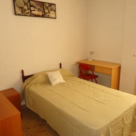 Private room for rent for €245 per month in Córdoba, Calle Fray Diego de Cádiz