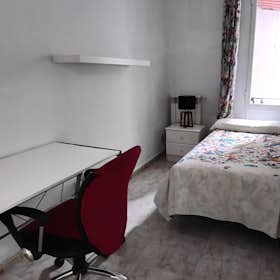 Private room for rent for €540 per month in Madrid, Calle de Gaztambide