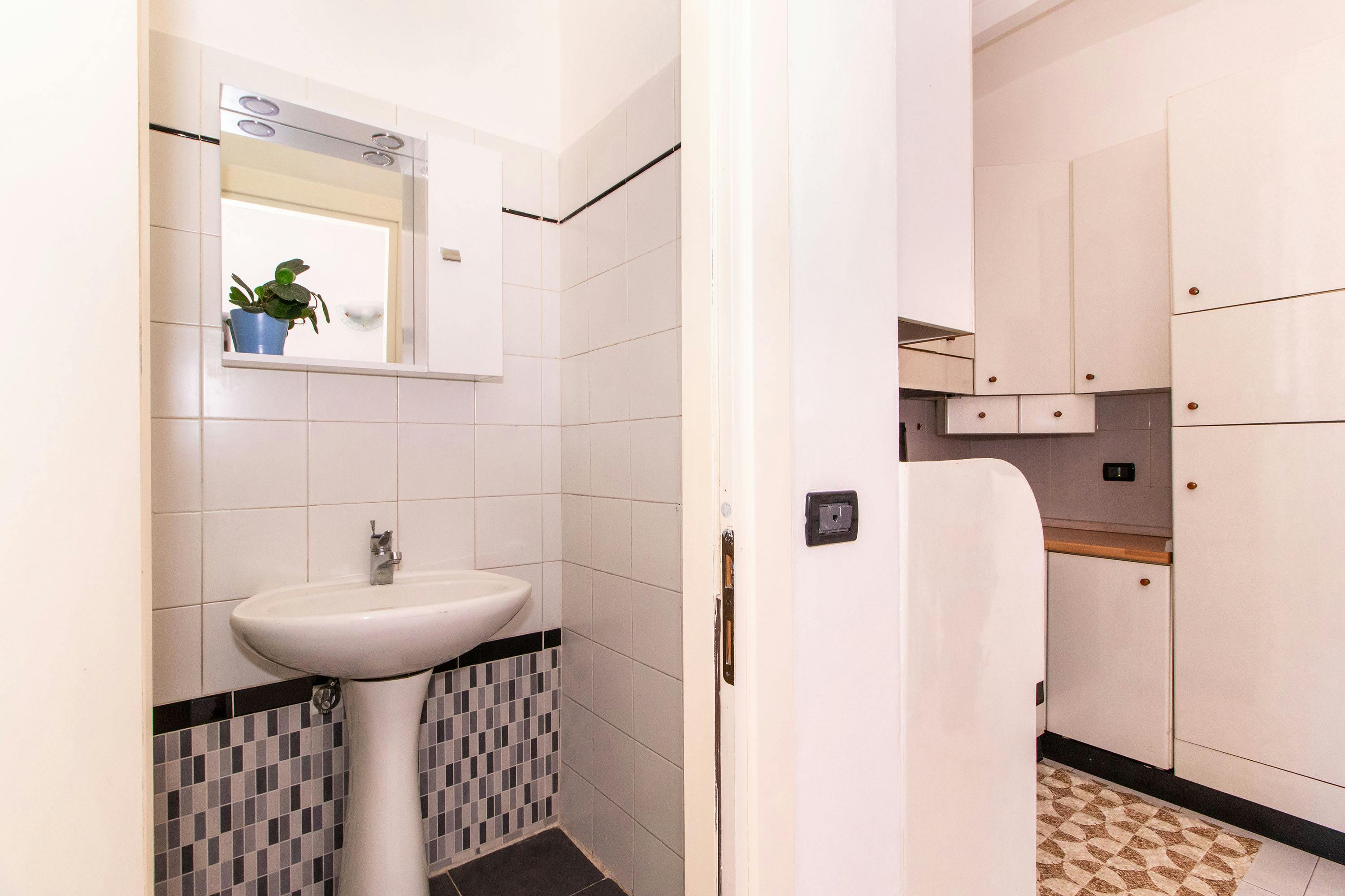 1-Bedroom Apartment in Via Belmonte, Turin (1087354) room image 30