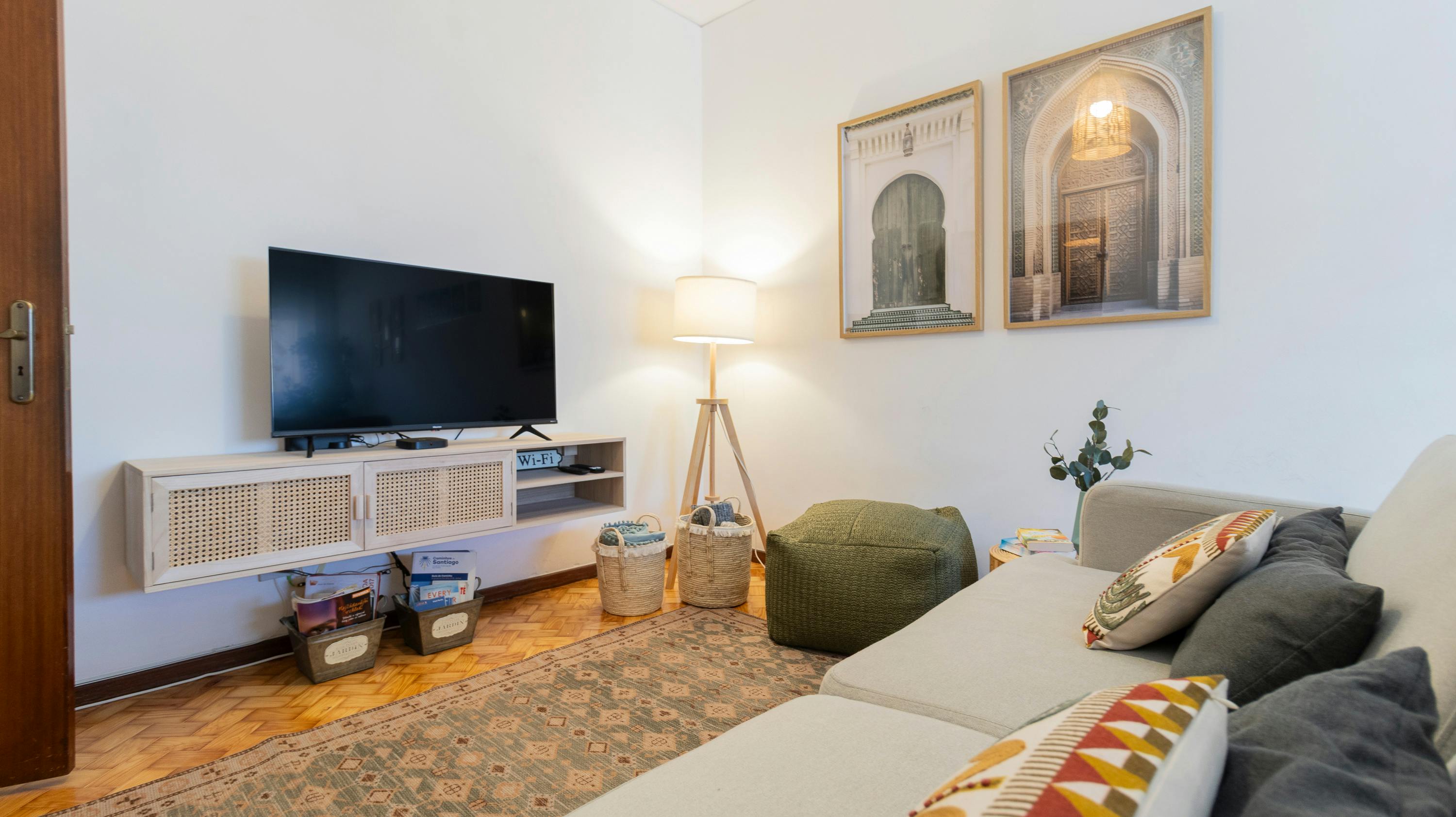 Apartment for rent for €1,750 per month in Porto, Rua dos Abraços