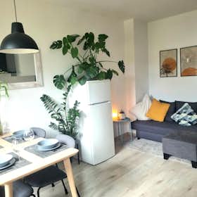 Apartment for rent for €2,390 per month in Berlin, Leuschnerdamm