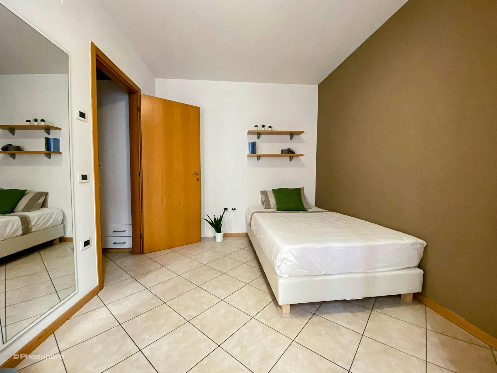 Private room in Via Tomaso Gar, Trento (1095205) room image 2