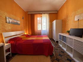 Отдельная комната сдается в аренду за 500 € в месяц в Turin, Via Monginevro