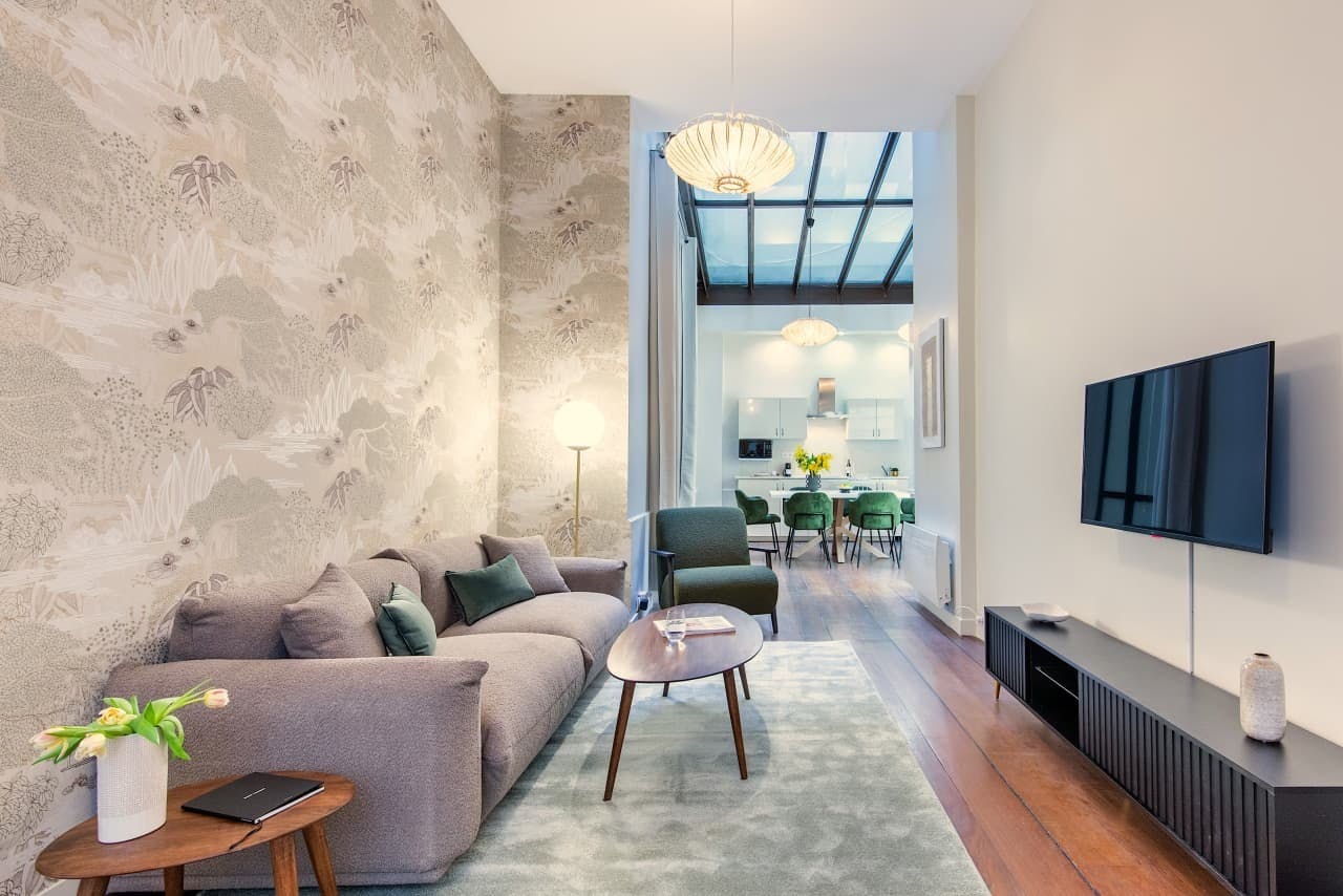 Apartment for rent for €4,121 per month in Paris, Rue d'Artois