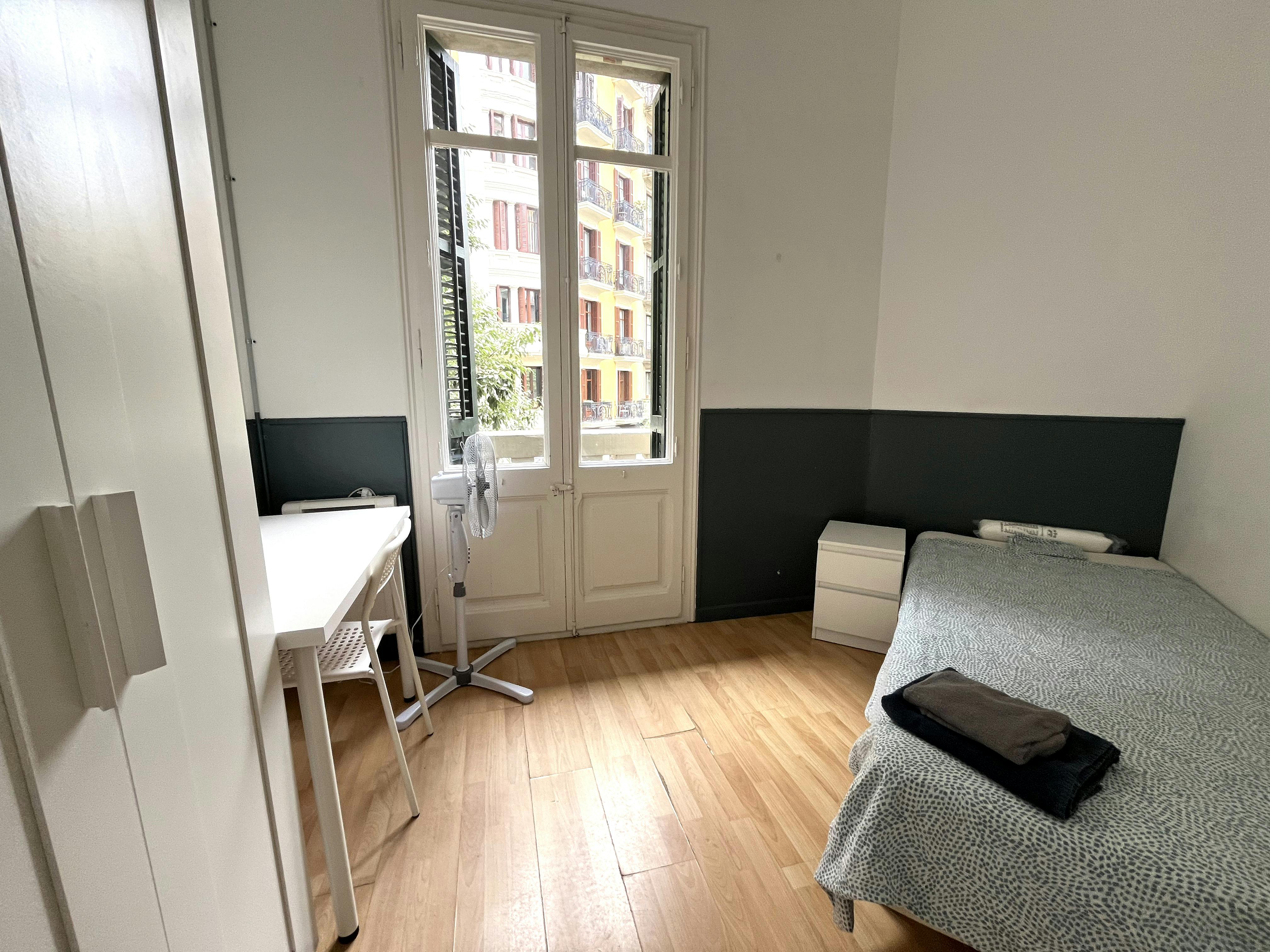 Private room for rent for €550 per month in Barcelona, Carrer de Muntaner