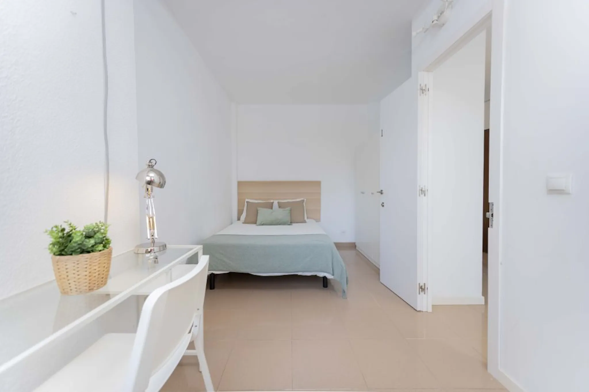 Calle El Bachiller, Valencia preview