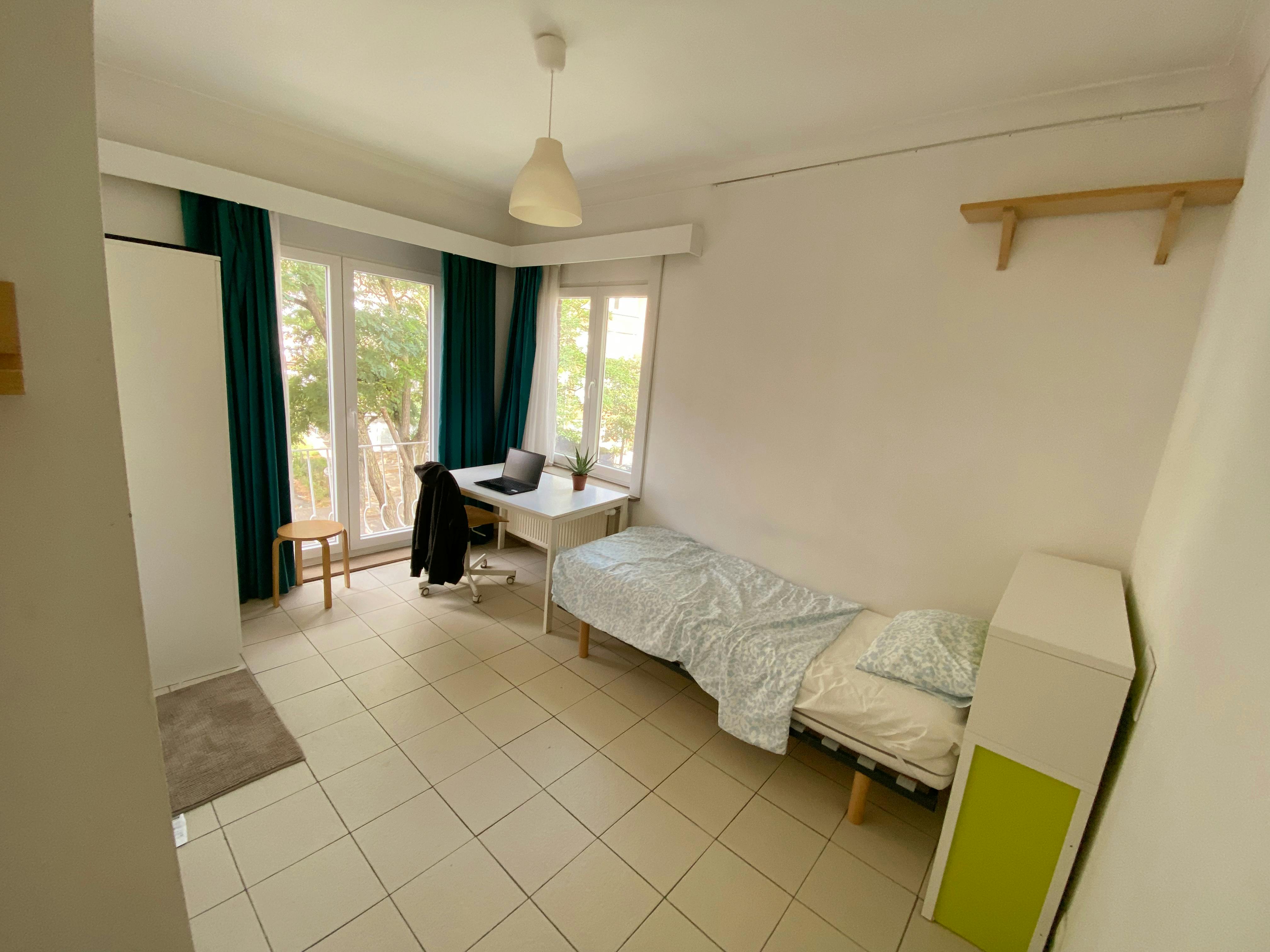 Avenue Télémaque, Forest preview