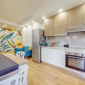 Apartment for rent for €3,590 per month in Milan, Via Savona