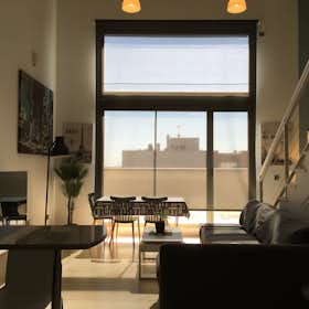 Apartment for rent for €1,500 per month in Madrid, Calle Laguna del Marquesado