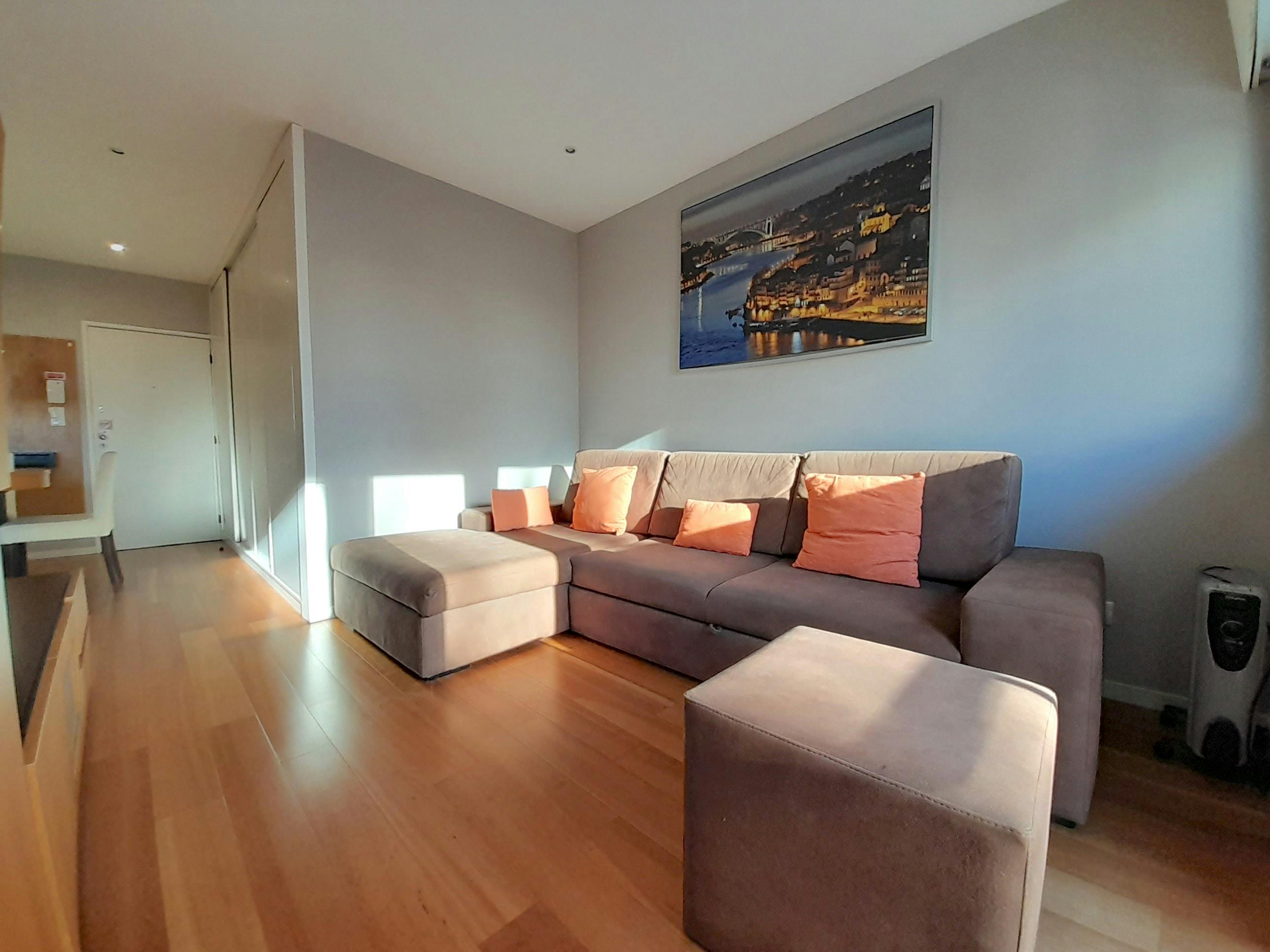 Apartment for rent for €950 per month in Porto, Rua de Júlio Dinis