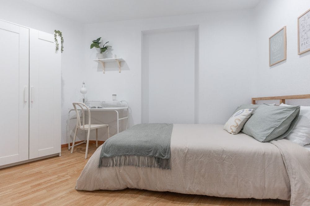 Private room for rent for €480 per month in Madrid, Calle de Bailén