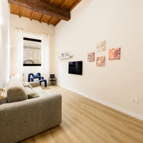 Apartment for rent for €1,350 per month in Florence, Via dei Lamberti