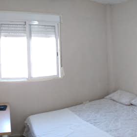 Private room for rent for €395 per month in Sevilla, Calle Fernando de Rojas