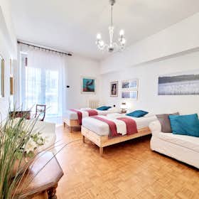 Apartment for rent for €2,750 per month in Milan, Via Napo Torriani