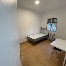 Private room for rent for €400 per month in Sevilla, Calle Rubén Darío