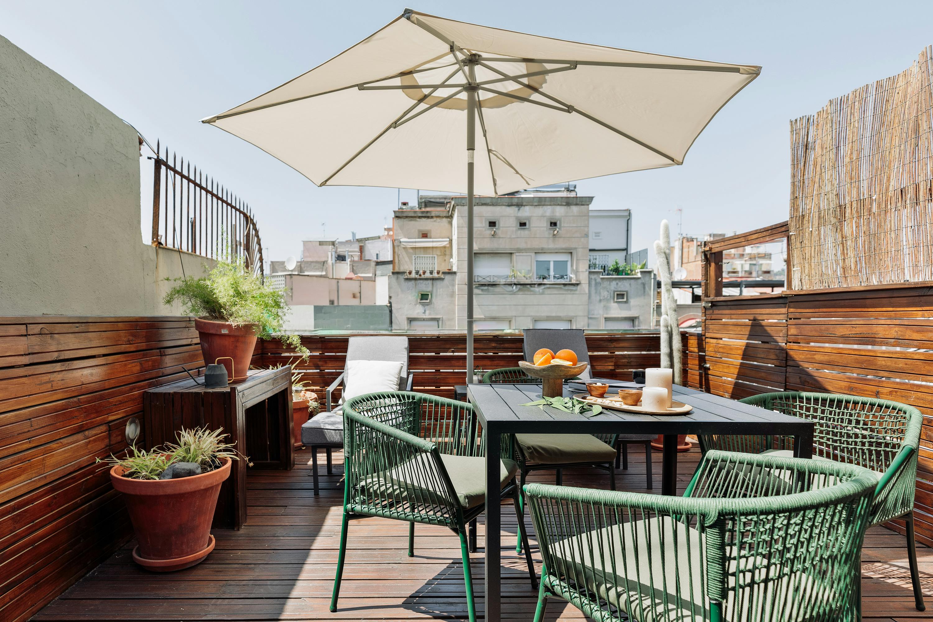 Apartment for rent for €3,452 per month in Barcelona, Carrer del Consell de Cent