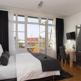Studio for rent for €1,790 per month in Berlin, Brunnenstraße