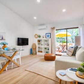 Apartment for rent for €2,000 per month in Loulé, Rua das Alfarrobeiras