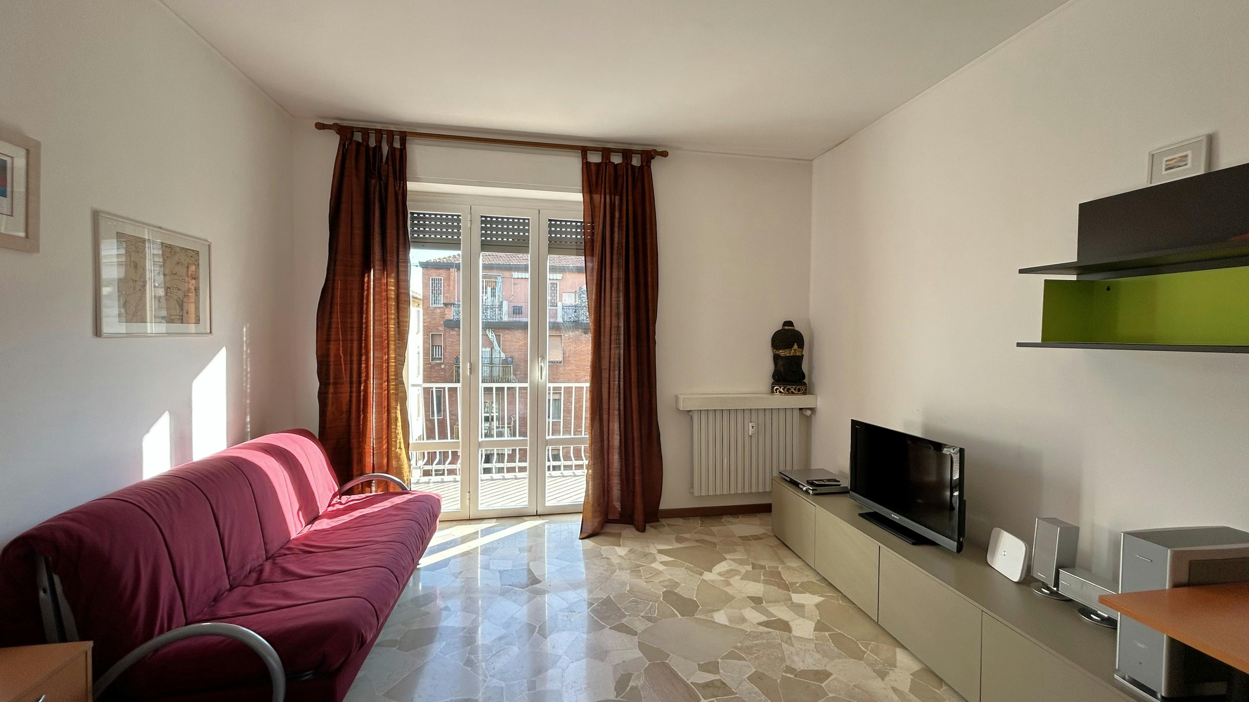 Apartment for rent for €1,600 per month in Milan, Via Desenzano