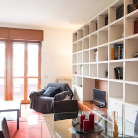 Appartement te huur voor € 1.500 per maand in Milan, Via Durazzo