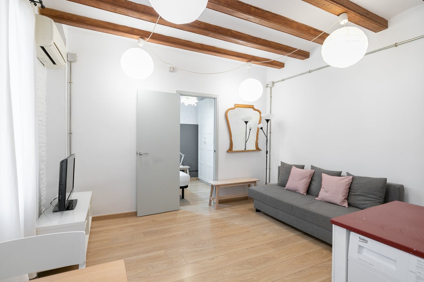 Apartment for rent for €1,050 per month in Barcelona, Carrer de Vinaròs