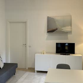 Apartment for rent for €1,800 per month in Milan, Viale Elvezia