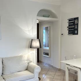 公寓 正在以 €1,750 的月租出租，其位于 Milan, Viale Monte Nero