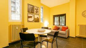 Apartamento en alquiler por 2300 € al mes en Milan, Via Antonio Tolomeo Trivulzio