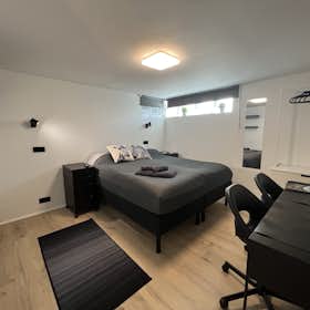 Private room for rent for ISK 123,249 per month in Reykjavík, Hringbraut
