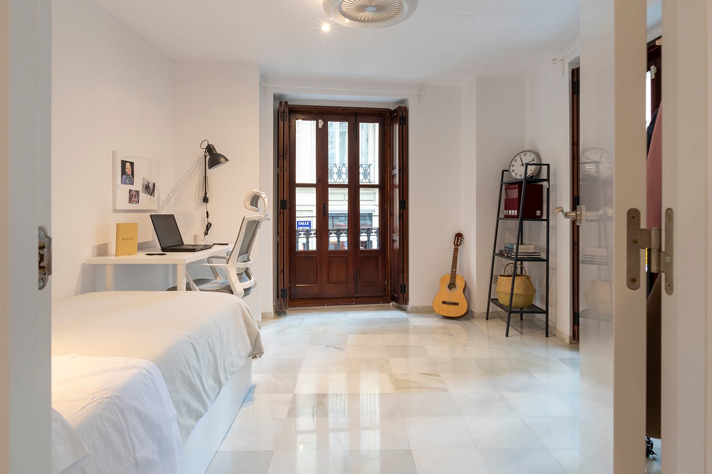 Private room in Carrer de la Pau, Valencia (1120178) room image 1