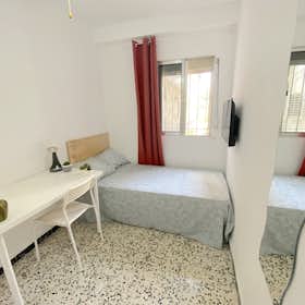 Privé kamer te huur voor € 345 per maand in Sevilla, Avenida Sánchez Pizjuan
