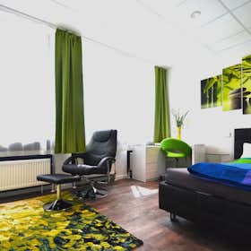 Studio for rent for €1,345 per month in Frankfurt am Main, Triftstraße