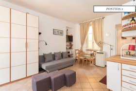 单间公寓 正在以 €1,300 的月租出租，其位于 Milan, Via Pontida