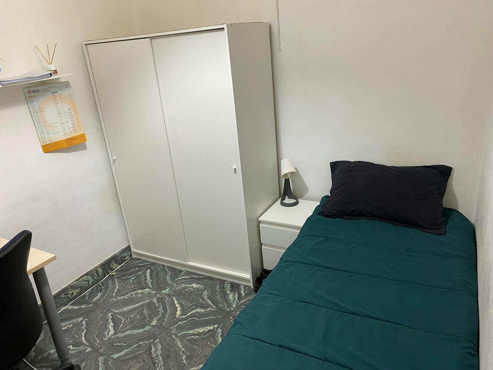 Private room for rent for €485 per month in Barcelona, Carrer de Calàbria