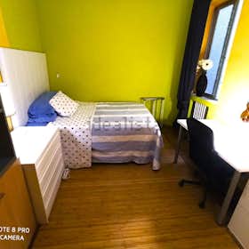 Private room for rent for €600 per month in Madrid, Calle de José Ortega y Gasset