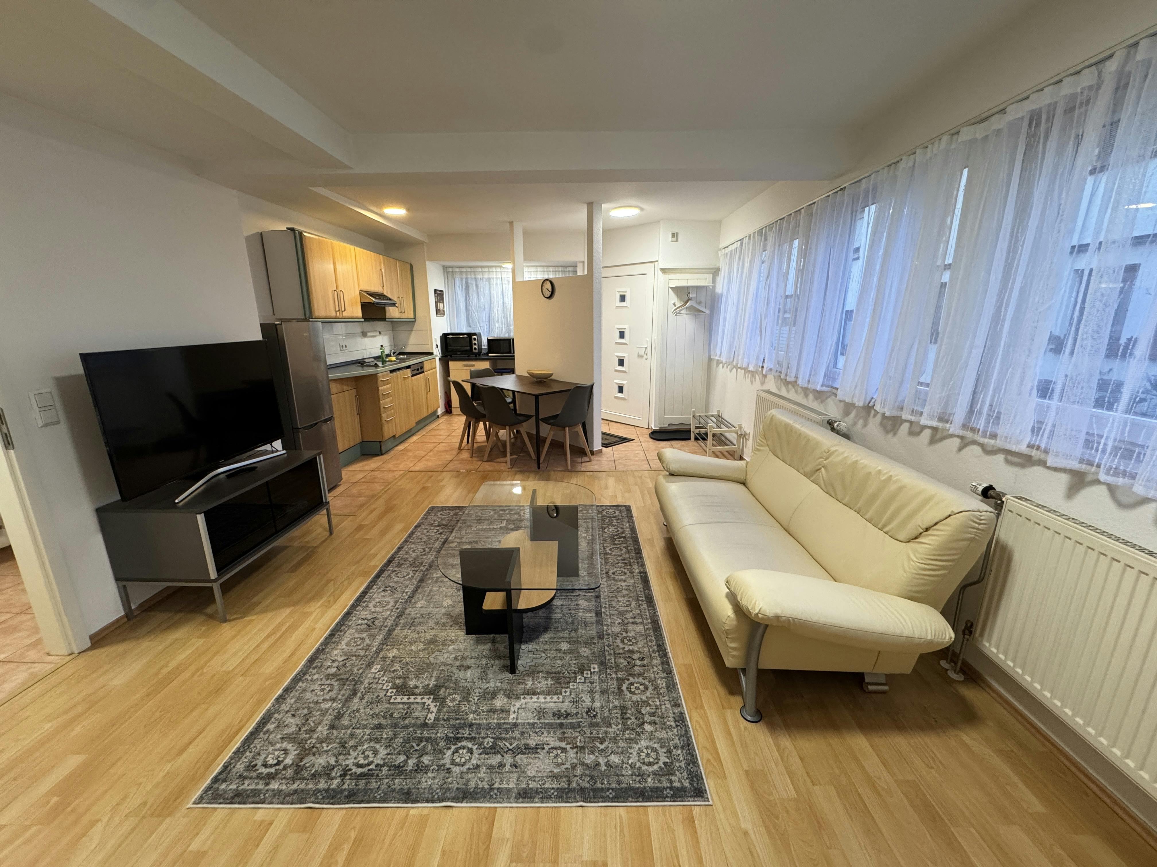 Apartment for rent for €1,590 per month in Stuttgart, Biberacher Straße