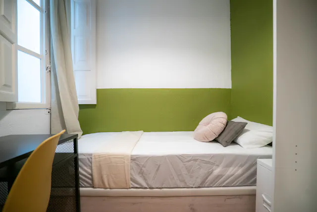 Private room in Carrer de l'Almudí, Valencia (1124761) room image 2