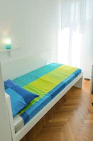 Private room for rent for €480 per month in Turin, Piazza Tancredi Galimberti