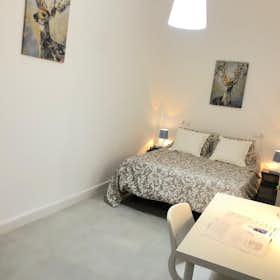 Private room for rent for €460 per month in Sevilla, Calle Bustos Tavera