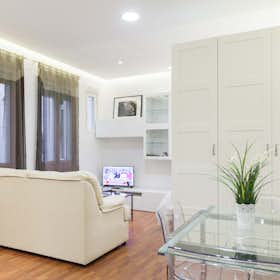 Studio for rent for €1,500 per month in Madrid, Calle del Divino Pastor