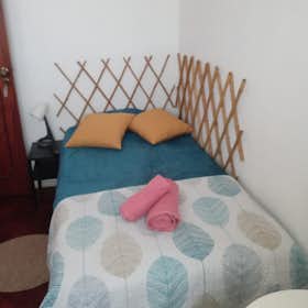 Private room for rent for €400 per month in Amadora, Praça da Igreja