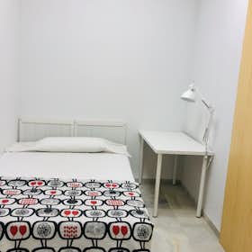 Private room for rent for €360 per month in Sevilla, Calle San Luis
