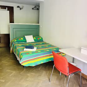 Private room for rent for €420 per month in Sevilla, Calle Ciudad de Ronda