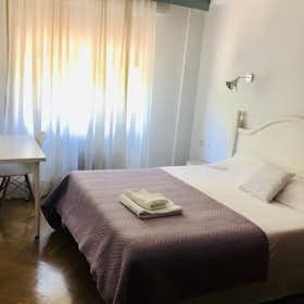 Private room for rent for €420 per month in Sevilla, Calle Ciudad de Ronda