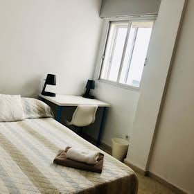 Private room for rent for €400 per month in Sevilla, Calle Evangelista