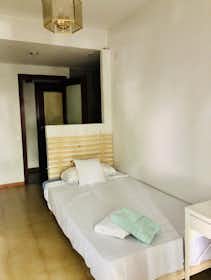 Private room for rent for €490 per month in Sevilla, Calle Ciudad de Ronda