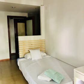 Private room for rent for €490 per month in Sevilla, Calle Ciudad de Ronda
